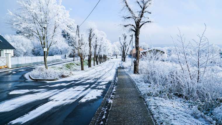 Famous Places for Skiing in Kashmir